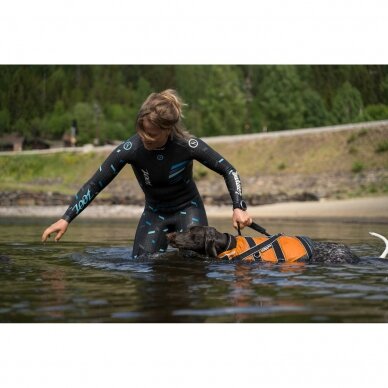 Non-stop dogwear Safe life jacket 2.0 is a life jacket developed for dogs. 8